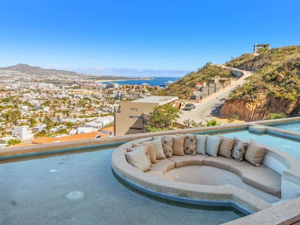 Monteluna condominium at Pedregal
